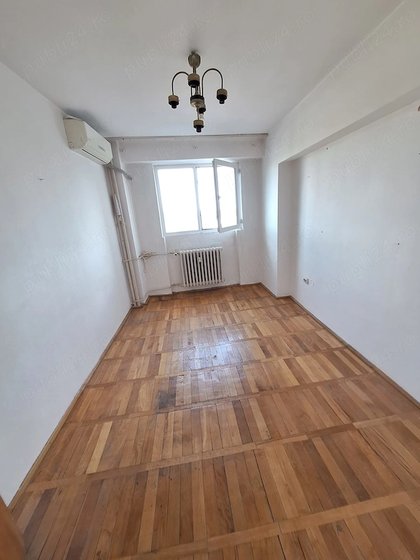 Vanzare apartament 3 camere Micro 18 — fotografia 1