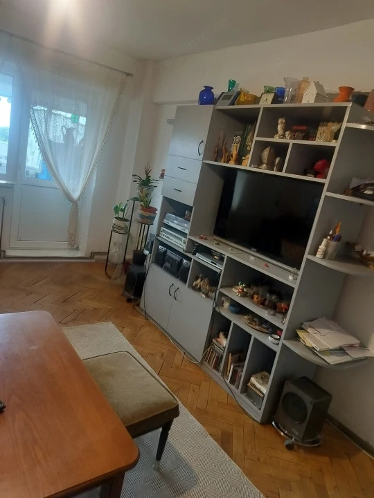 Apartament 3 camere decomandat, Cartier Sărari, zona Spaniei — fotografia 3