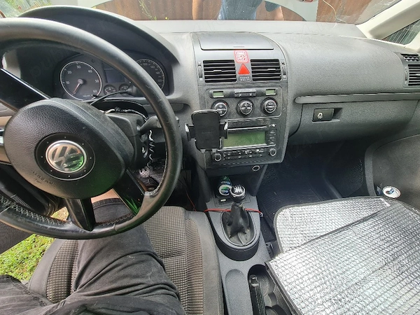 VOLKSWAGEN Touran 2004 — imagine 3