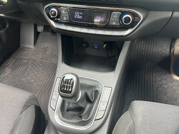 HYUNDAI i30 2022 — imagine 8