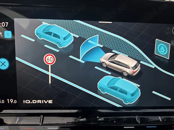 VOLKSWAGEN Golf 2023 — imagine 6