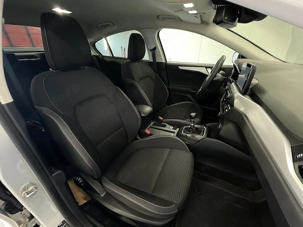 FORD Focus 2021 — imagine 10