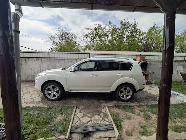 PEUGEOT 4007