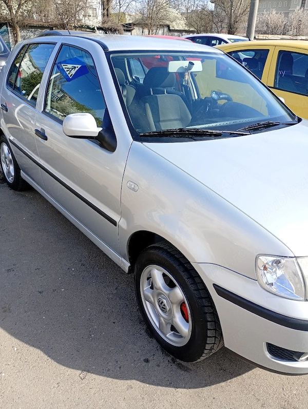 VOLKSWAGEN Polo