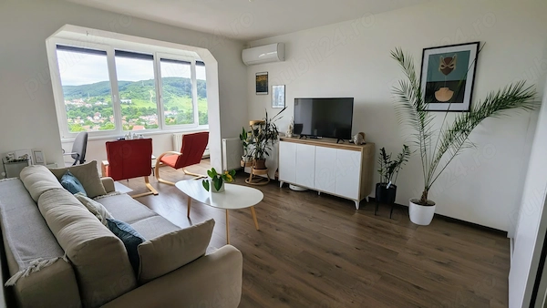 Apartament cu 2 camere, complet utilat și renovat, cu vedere panoramică, de închiriat — fotografia 1