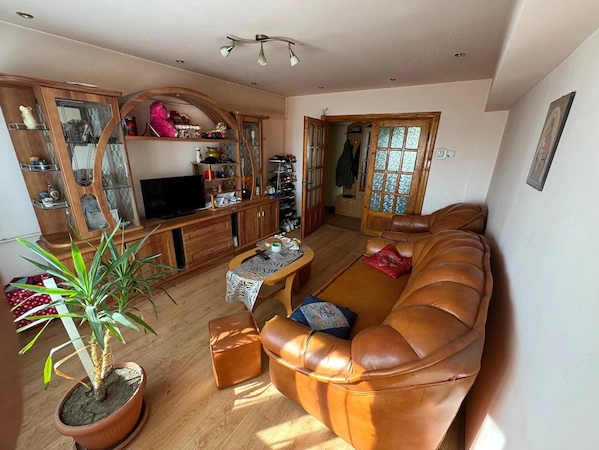 Apartament 3 camere decomandate, et 4 , Craiovita Noua — fotografia 1