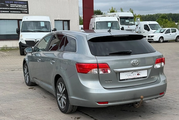 TOYOTA Avensis 2013 — imagine 4