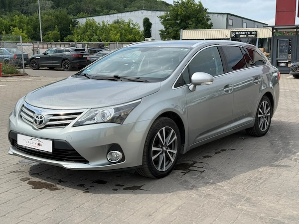 TOYOTA Avensis