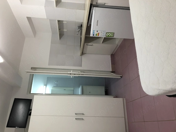 Proprietar inchiriez garsoniera in zona Spitalul Judetean — fotografia 3