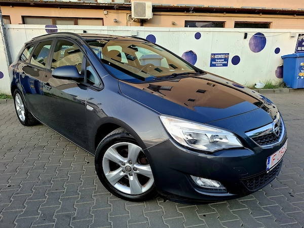 Opel Astra J 1.7 CDTI - RATE de la 540 Lei pe Luna