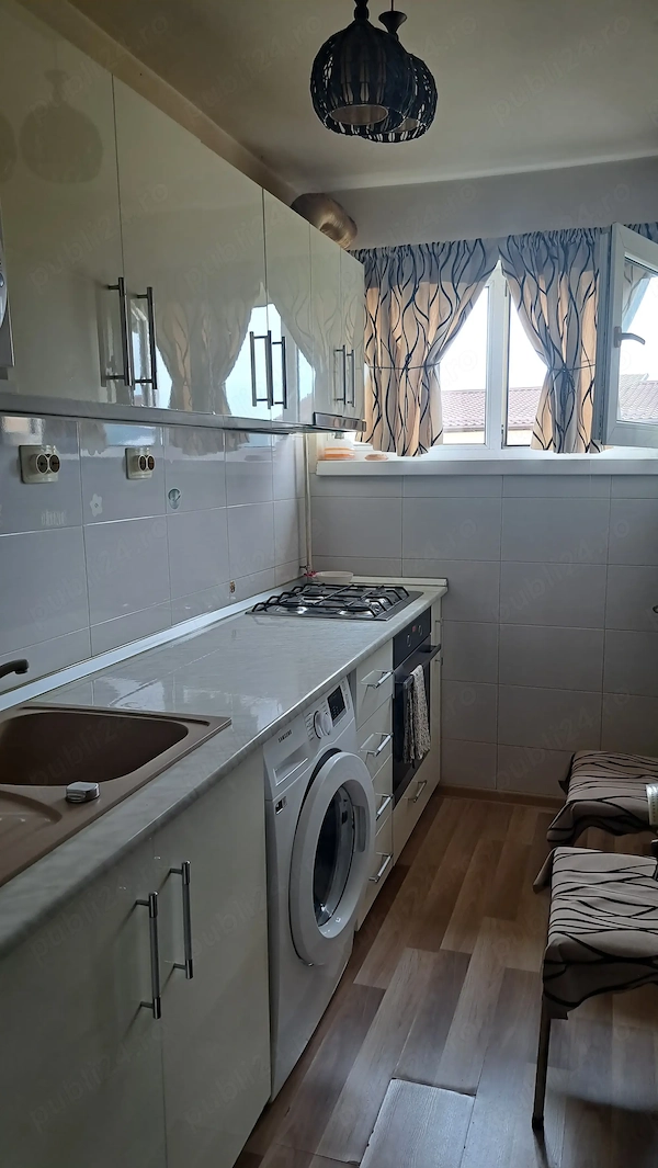 Vand apartament, 2 camere, Rm. Vâlcea, lângă piața Nord — fotografia 1