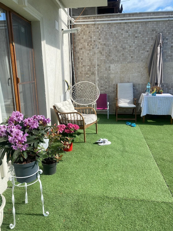 Apartament 3 camere, centrala termica si curte proprie — fotografia 1