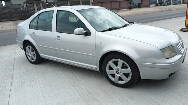 VOLKSWAGEN Bora