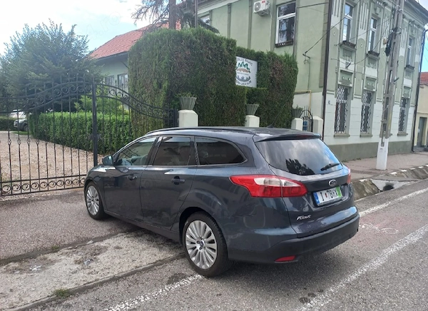 FORD Focus 2013 — imagine 5