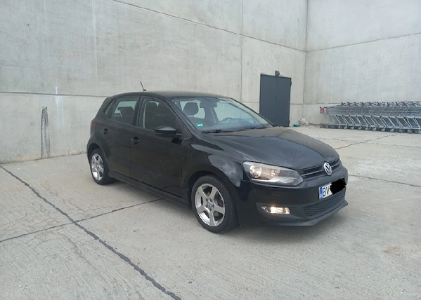 VOLKSWAGEN Polo
