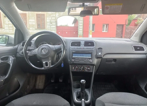 VOLKSWAGEN Polo 2012 — imagine 3