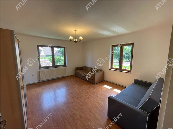 Apartament 3 camere decomandate curte comuna din zona Tiglari Sibiu — fotografia 3