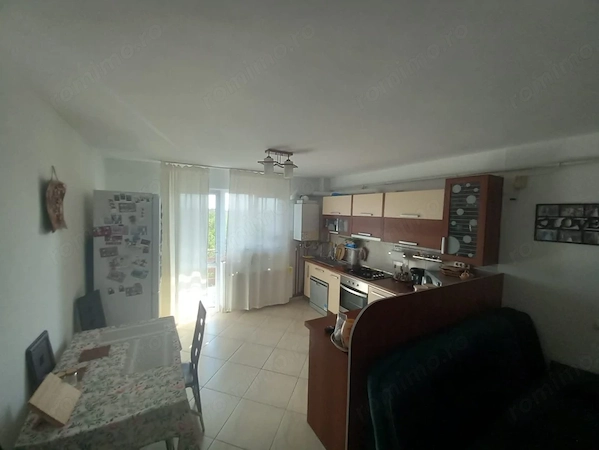 Apartament 3 camere, 67 mp, etaj 3/5, zona Sud — fotografia 2