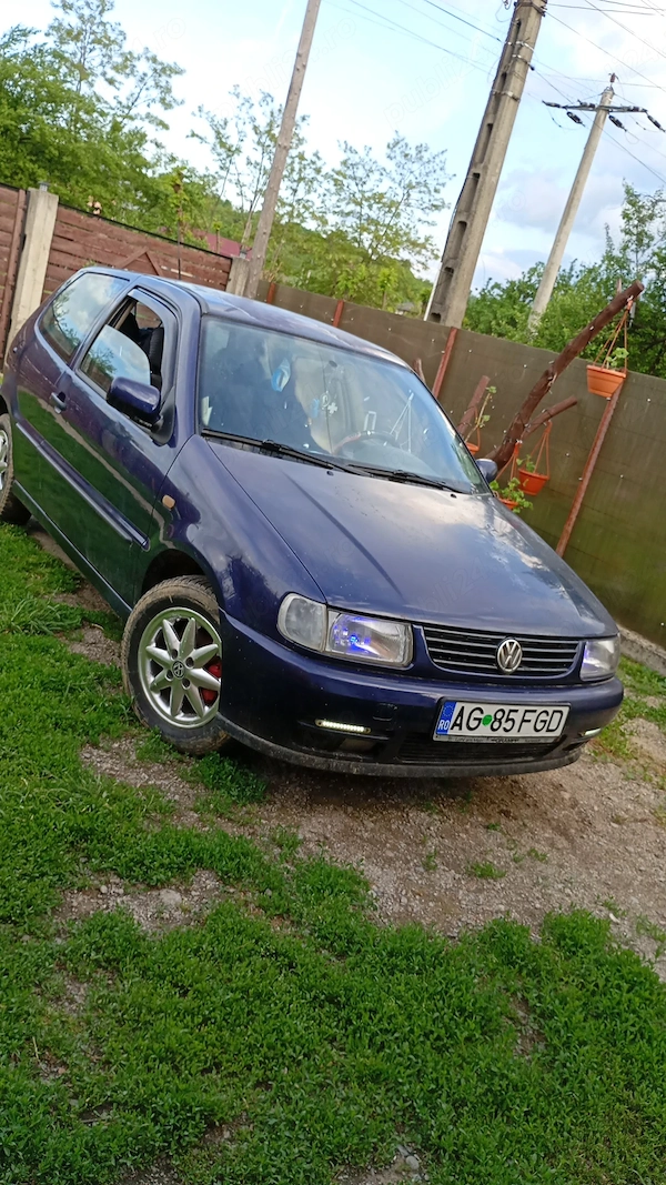 VOLKSWAGEN Polo