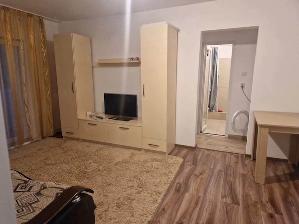 De inchiriat apartament cu 2 camere, zona Liceului Roman Voda, mobilat si utilat — fotografia 1