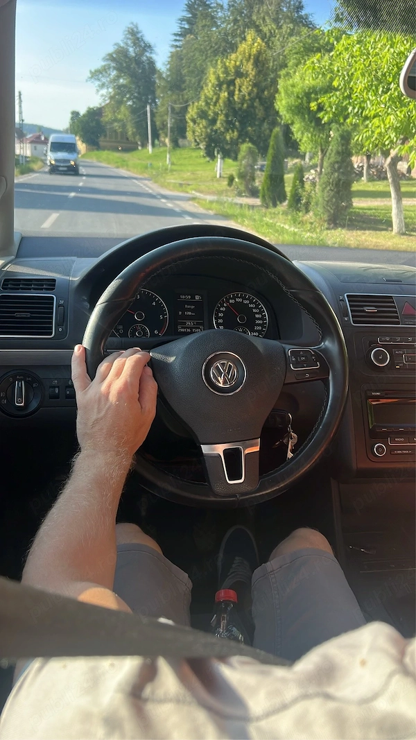 VOLKSWAGEN Touran 2012 — imagine 2