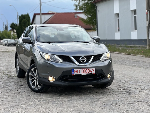 Nissan Qashqai 2WD*benzina*af.2018 luna 02*navigatie*factura+fiscal si nr.rosii