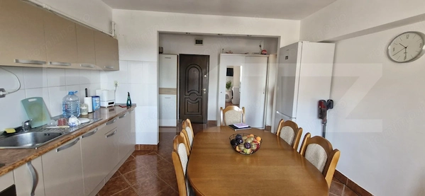 Apartament de vânzare, 72 mp, zona Micro 12 — fotografia 1