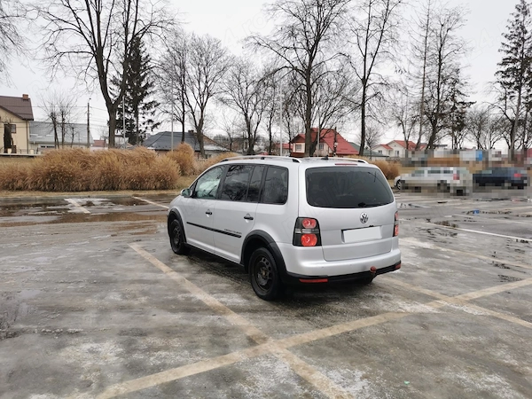VOLKSWAGEN Touran 2008 — imagine 3