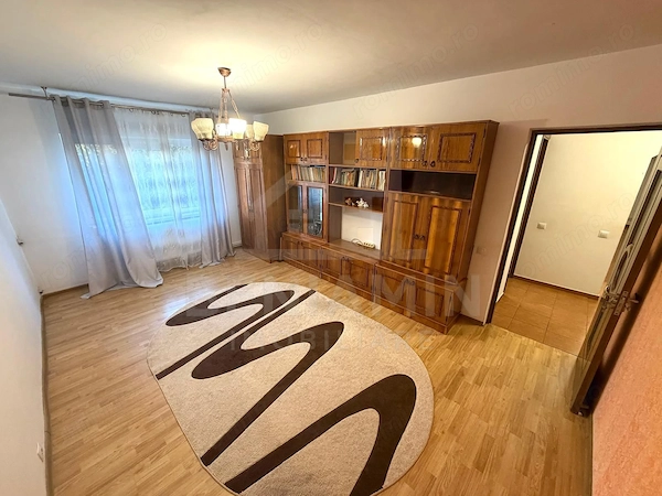3 camere decomandat cu 2 bai Rovine etajul 3 centrala termica 72mp — fotografia 1
