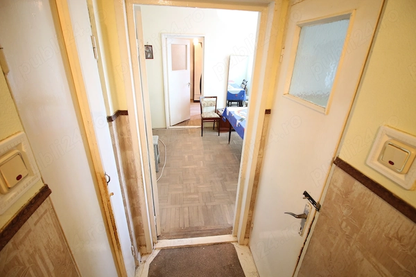 Ap. 2 camere Micro 19, la capatul troleului, etaj 1, cu balcon — fotografia 3