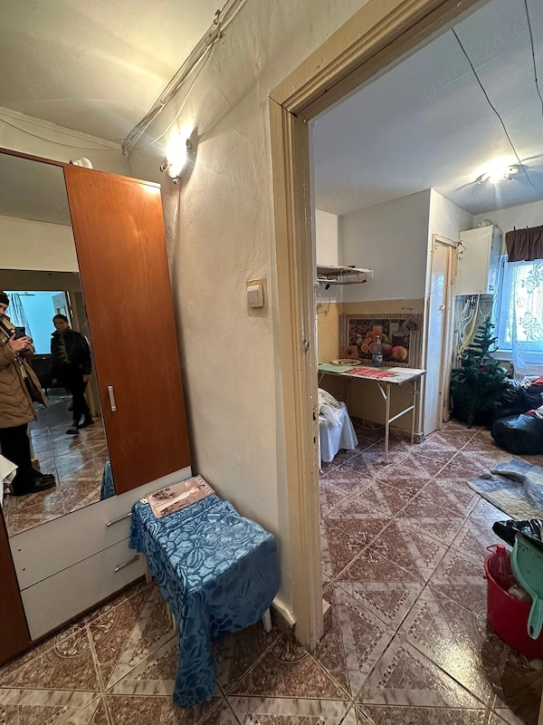 De vanzare apartament cu 2 camere si 2 bai, situat pe Bd. Roman Musat, decomandat — fotografia 2