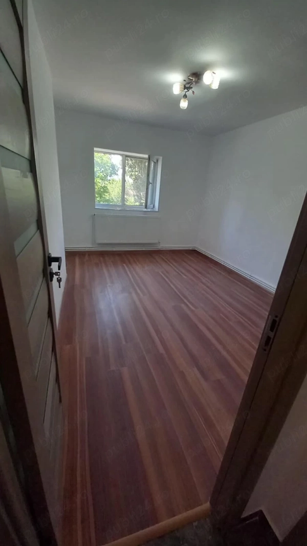 Vand Garsoniera tip apartament in Marasesti Vrancea etaj 2 din 4,29 mp, renovata complet — fotografia 1