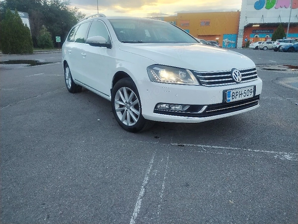 VOLKSWAGEN Passat