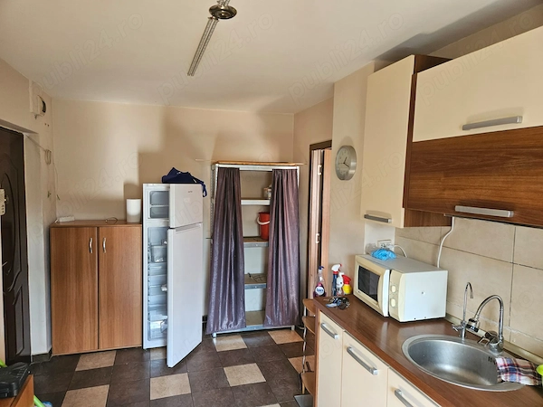 Închiriez apartament două camere, Soarelui Timișoara, 53 mp, etaj 4 cu acoperiș, centrală termică — fotografia 2