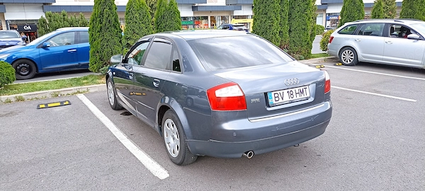 AUDI A4 2004 — imagine 2