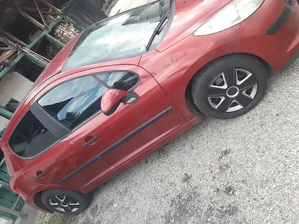PEUGEOT 207