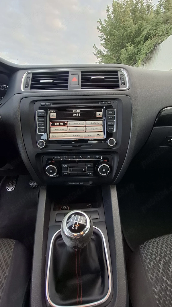 VOLKSWAGEN Jetta 2011 — imagine 8