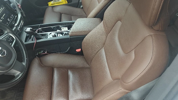 VOLVO XC60 2019 — imagine 8