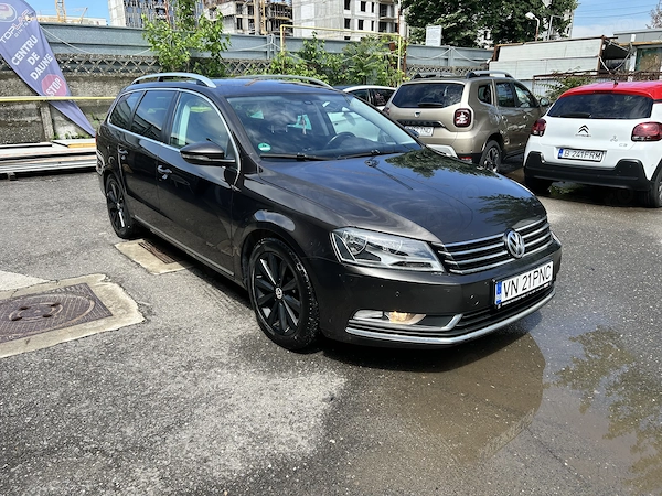 VOLKSWAGEN Passat