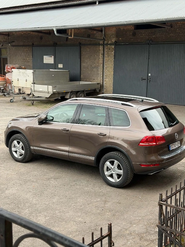 VOLKSWAGEN Touareg