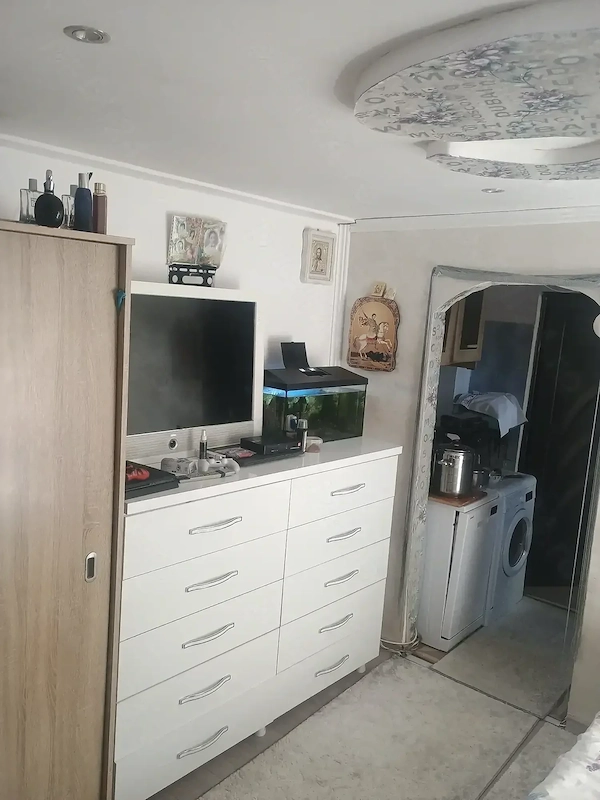Vând apartament 2 camere 28 metri pătrați — fotografia 1