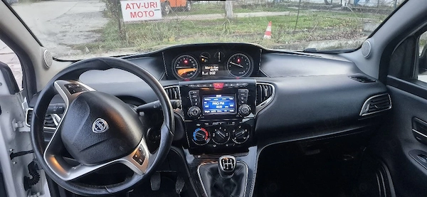 Lancia Ypsilon 2016 motor 900 benz +GPL