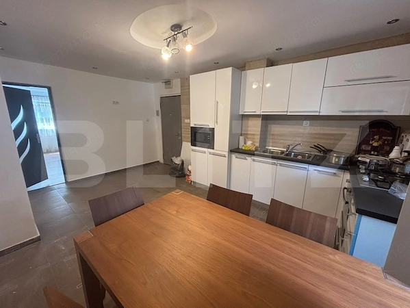 Apartament 3 camere, 70 mp, etaj 1, zona Micro 11 — fotografia 1