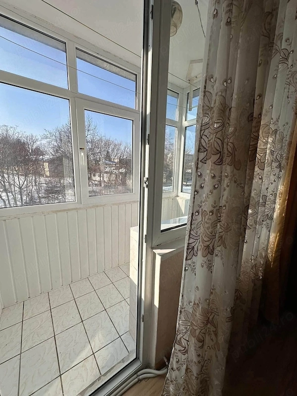 De vanzare apartament cu 2 camere si balconm decomandat, etaj intermediar — fotografia 1
