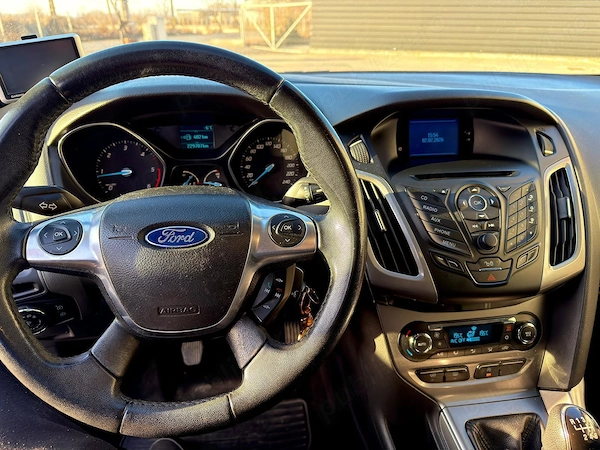 FORD Focus 2011 — imagine 5