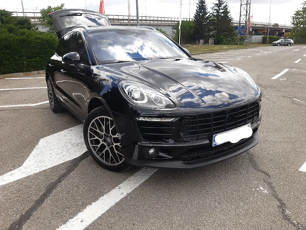 PORSCHE Macan