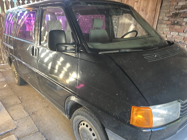 VOLKSWAGEN Caravelle
