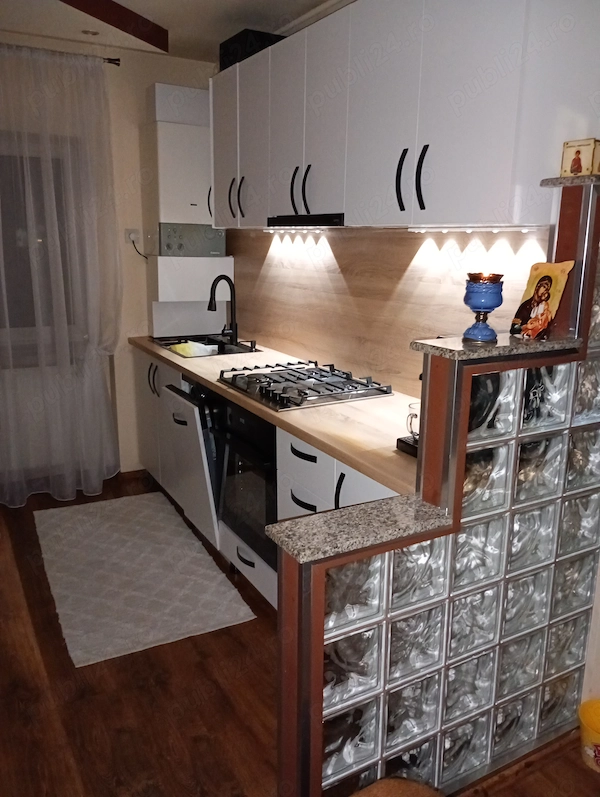 Vând apartament in Călan ,2 camere,zona notar — fotografia 1