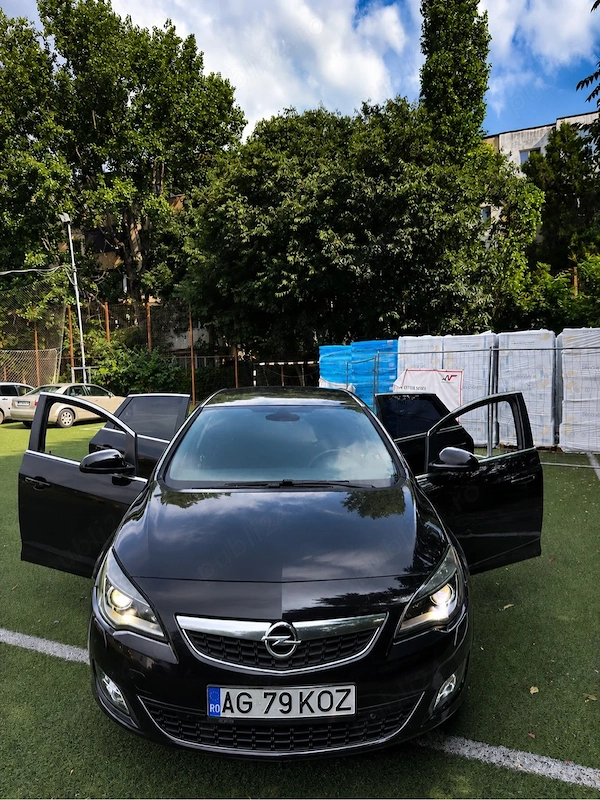 Opel Astra J Model Deosebit VÂND SCHIMB