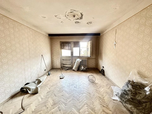 Apartament cu 3 camere decomandat - necesita renovare – Zona Soarelui — fotografia 1